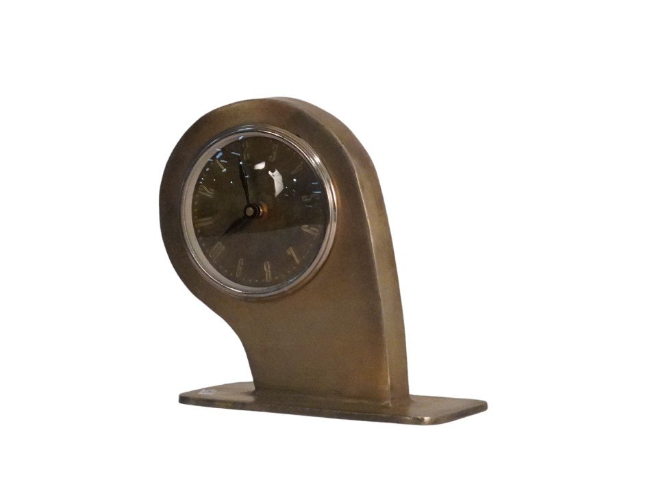 Iron comma design table clock